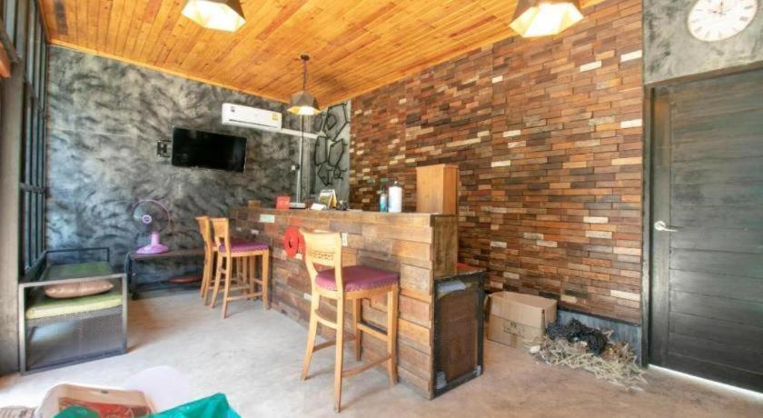 Oyo 75374 Baan Rak Mai Hotel Kanchanaburi Eksteriør billede