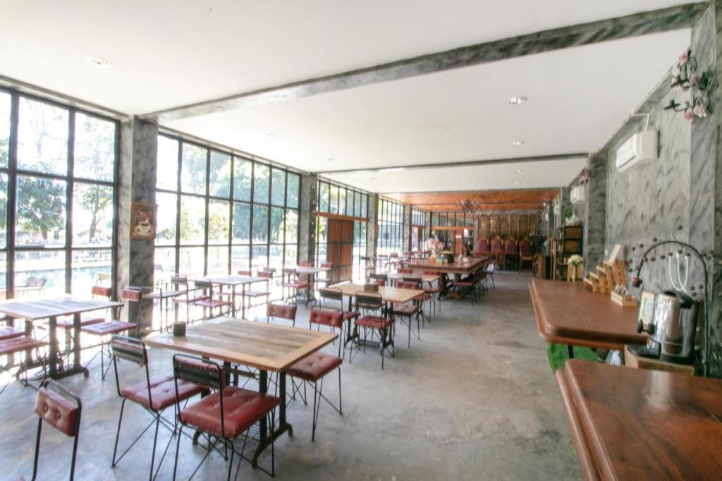 Oyo 75374 Baan Rak Mai Hotel Kanchanaburi Eksteriør billede